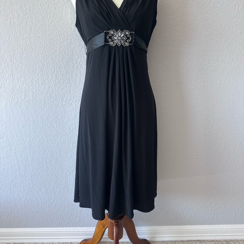 Scarlett Nite, Black dress with low back